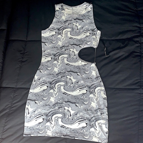 A Marble like Dress - Picture 3 of 3